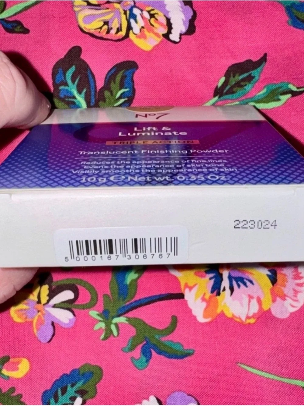 Lift & Luminate Translucent Finishing Powder - Medium (Cream)